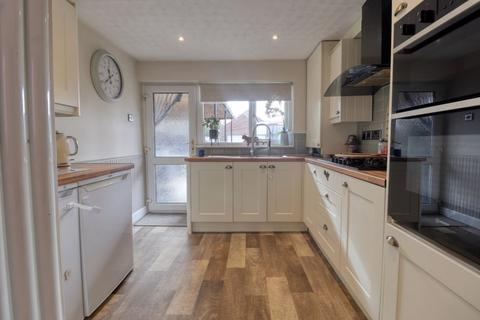 16 Moors Road, Scunthorpe, DN15 7EL