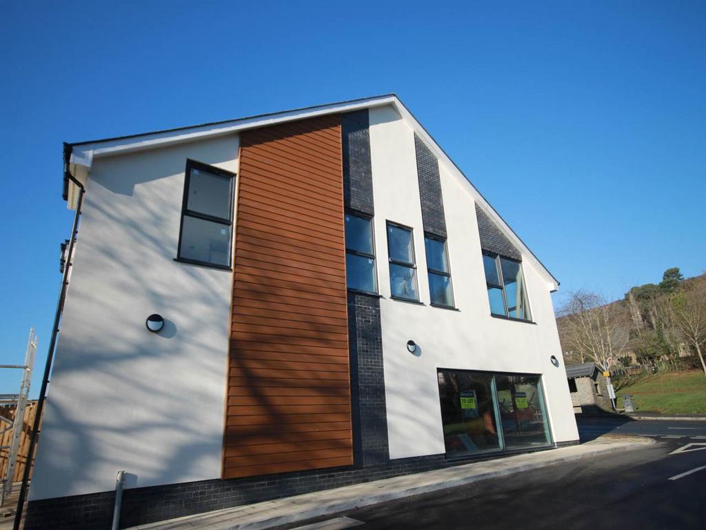 Commercial Road, Caerphilly, 1 bed flat £700 pcm (£162 pw)