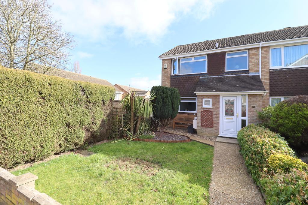 Bracklesham Gardens, Stopsley, Luton, Bedfordshire, LU2 8QJ 3 bed end