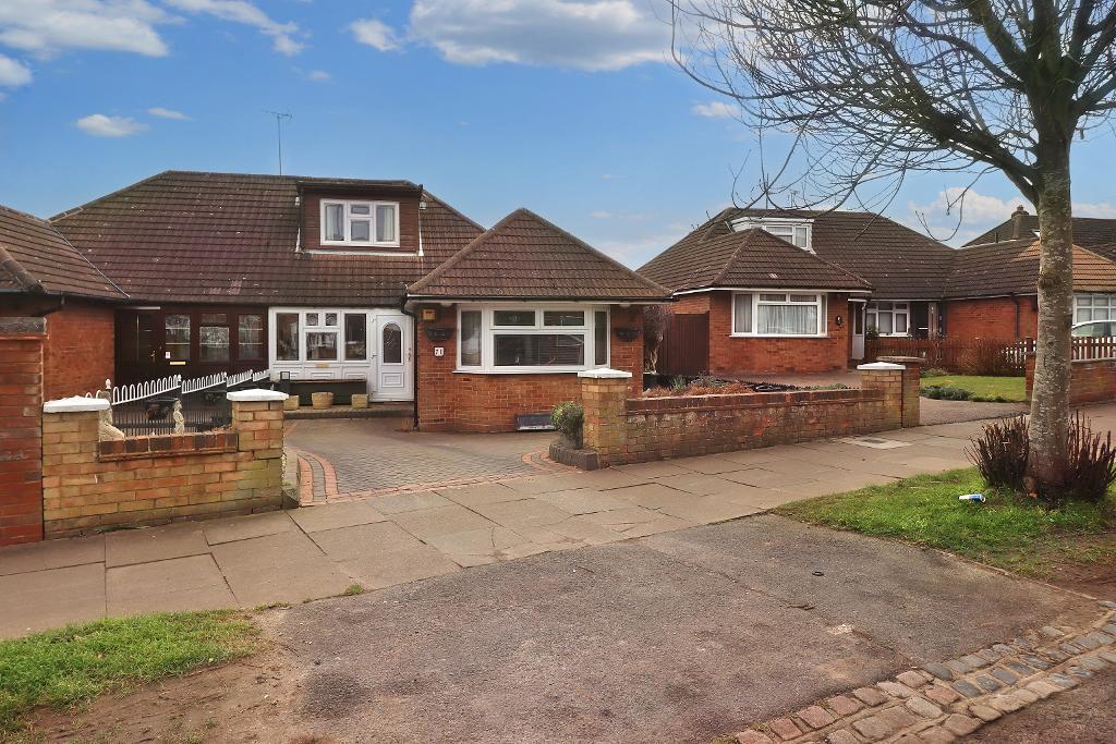 Stoneygate Road, Challney, Luton... 4 bed bungalow £425,000