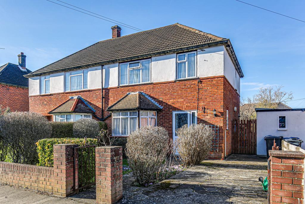 Claremont Close, Sanderstead, South Croydon, Surrey, CR2 9EQ 3 bed semi