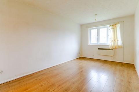 24 Tennyson Close, Enfield, EN3 4SN