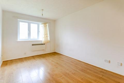 24 Tennyson Close, Enfield, EN3 4SN
