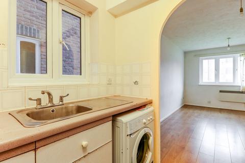 24 Tennyson Close, Enfield, EN3 4SN
