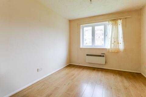 24 Tennyson Close, Enfield, EN3 4SN
