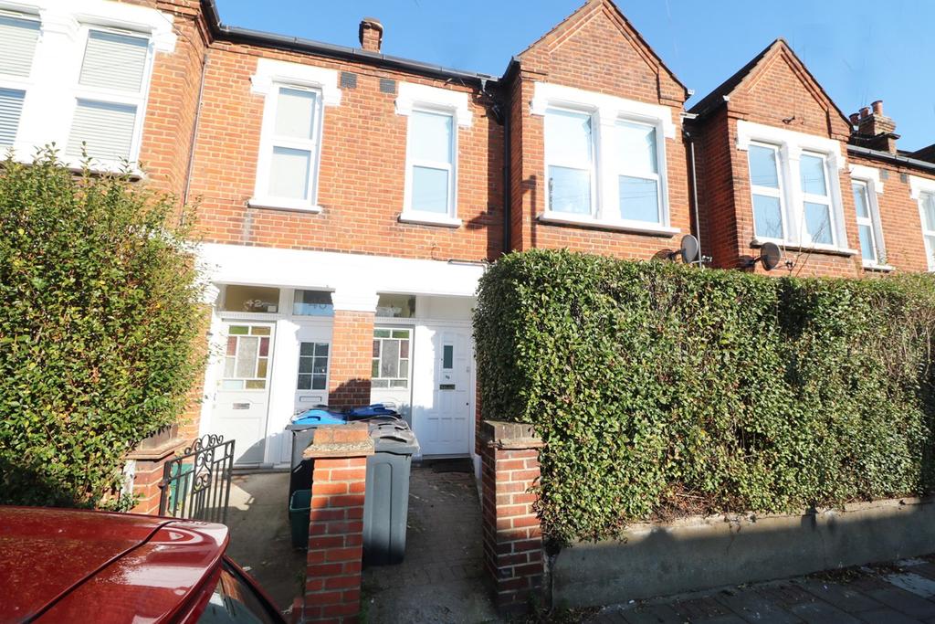 Briscoe Road, Colliers Wood, London, SW19 2 bed £1,800 pcm