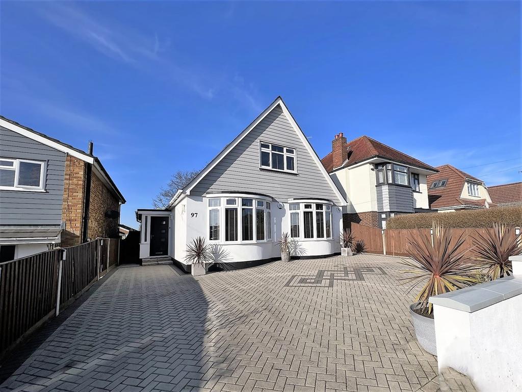 Pound Lane, Oakdale, Poole, BH15 4 bed chalet £600,000