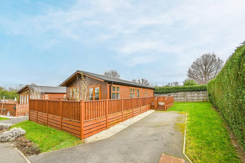 Edgeley Park, Farley Green, Guildford, GU5 2 bed mobile home for sale