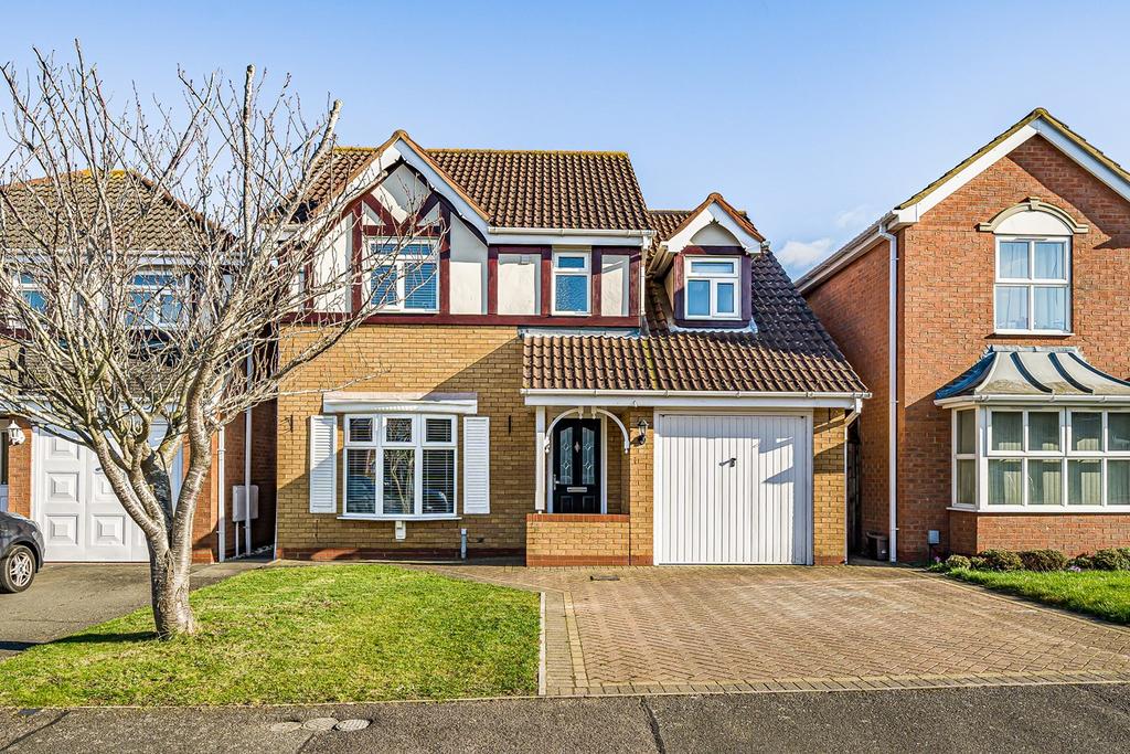Montgomery Avenue, Shefford, SG17 4 bed detached house for sale £500,000