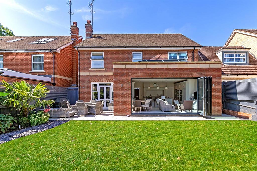 Ellis Fields, St. Albans 5 bed detached house £1,625,000