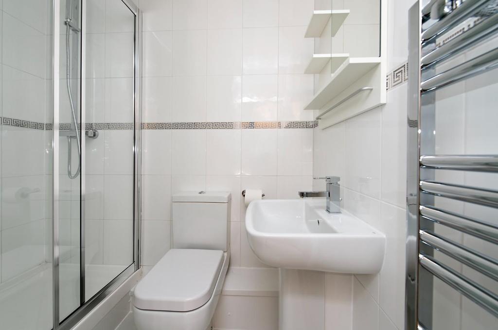 Eaton Road 4, 49 - Ensuite Haart Photo 01.jpg