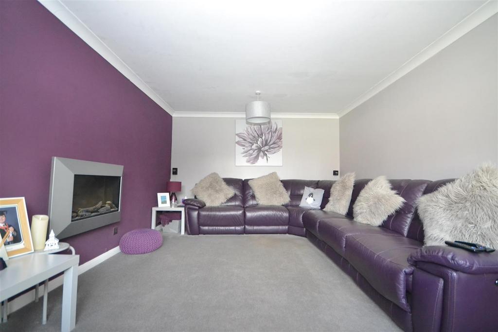 Keswick Way, Verwood 5 bed detached house £535,000