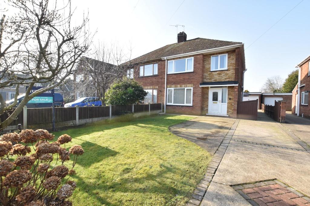 St. Catherines Crescent, Scunthorpe 3 bed semidetached house £180,000