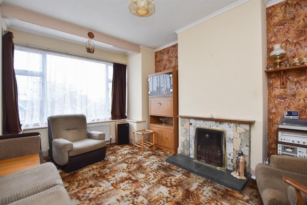 Fairlight Avenue, Hastings 3 bed semidetached house £375,000
