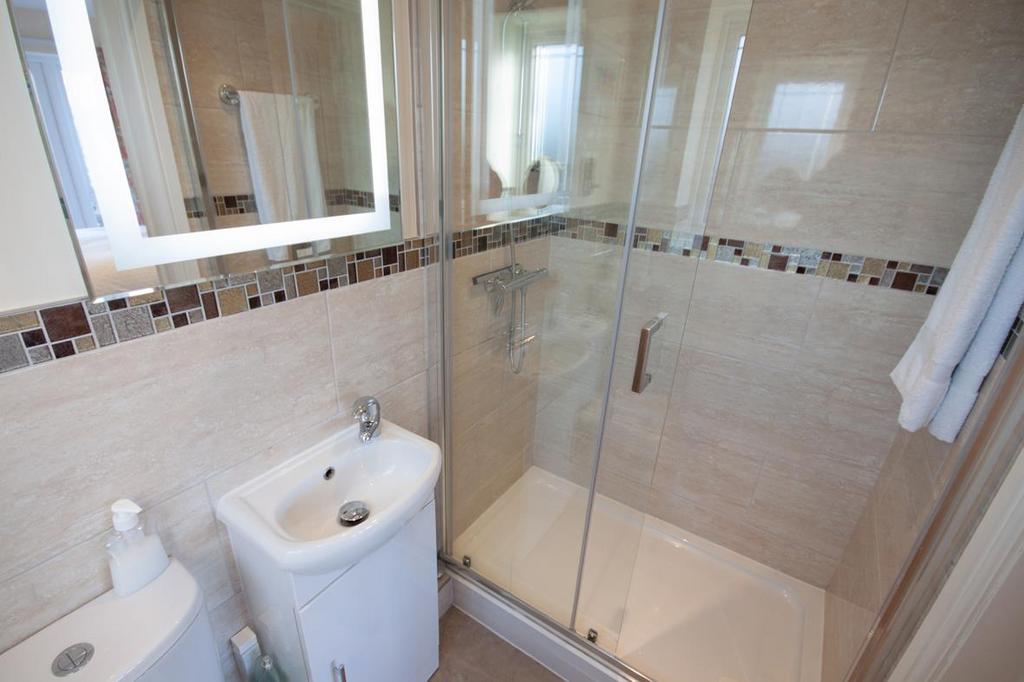 En suite shower