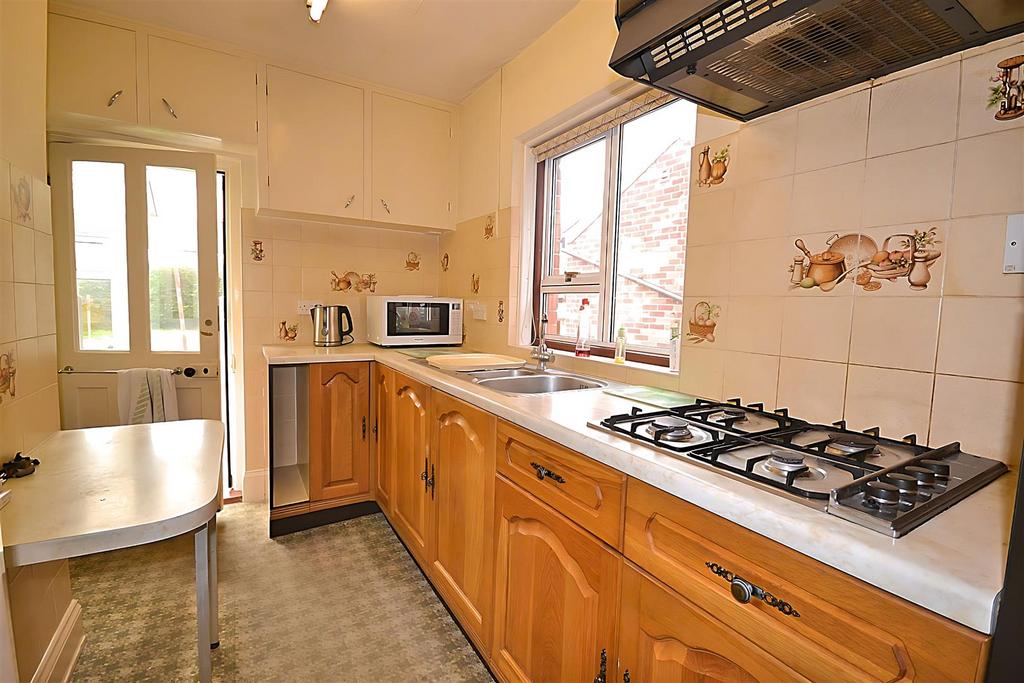 Louise Road, Dorchester 3 bed semidetached house £310,000