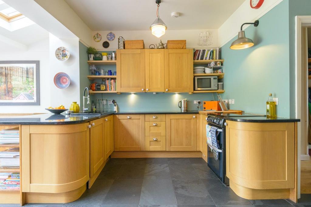 DAOREDUTITARG90 - Kitchen A.jpg