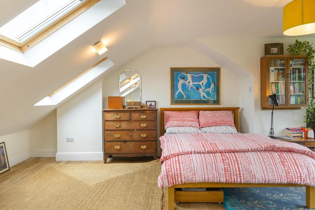 DAOREDUTITARG90 - Loft Bedroom C.jpg