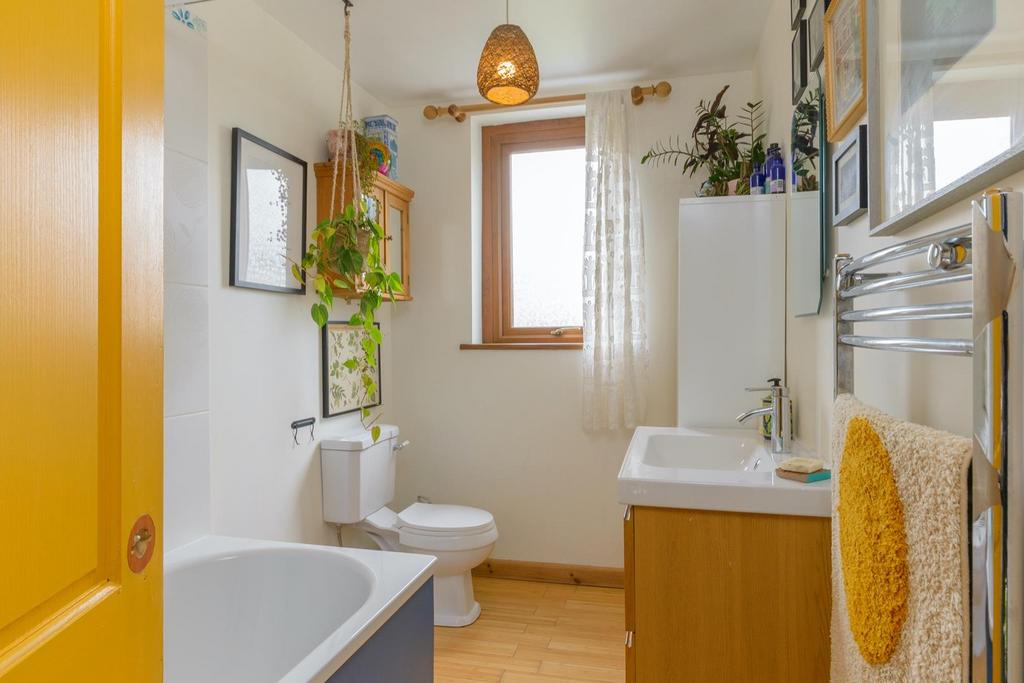 DAOREDUTITARG90 - Bathroom B.jpg