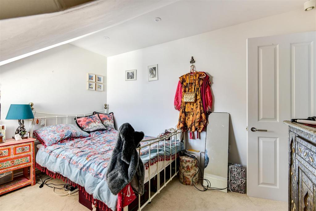 Bed 1.jpg
