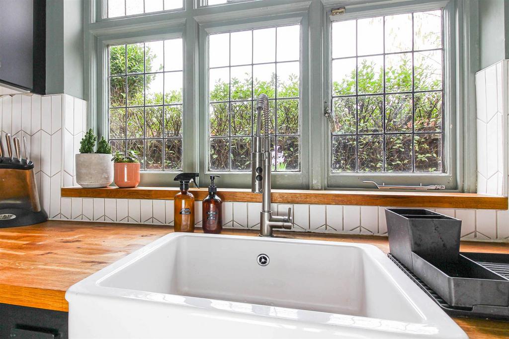 Kitchensink (1 of 1).jpg