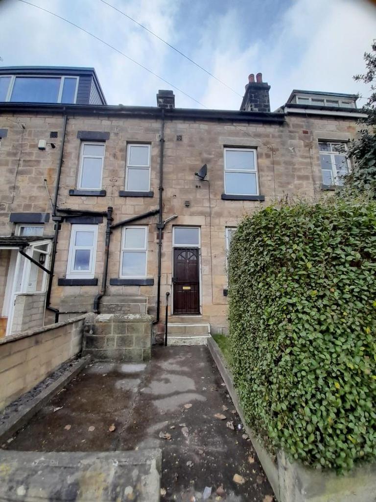 Wellington Grove, Bramley, Leeds... 3 bed terraced house £795 pcm (£