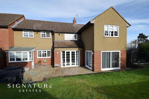 42 Pembridge Road, Bovingdon, Hemel Hempstead, HP3 0QN
