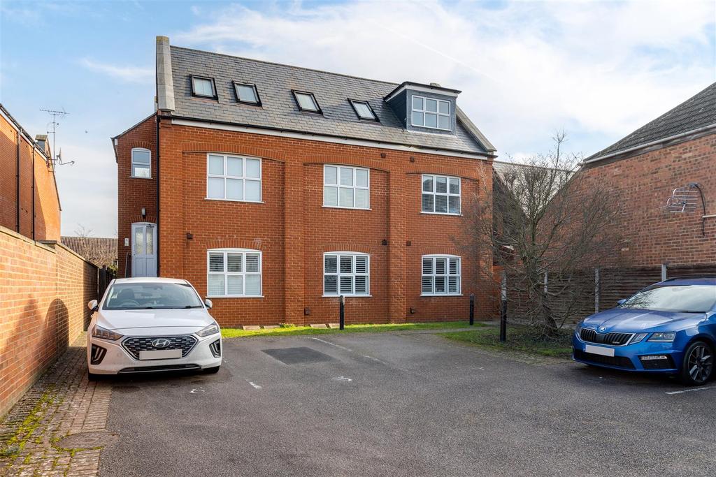 Church Street, Baldock, Herts SG7 5AF 2 bed apartment £250,000