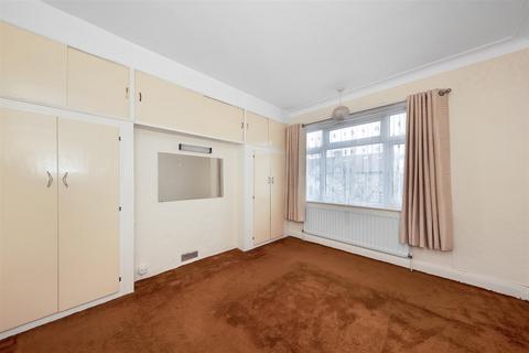 26 Balmoral Avenue, Beckenham, BR3 3RE