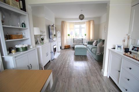 84 Sunnymede Avenue, Epsom, KT19 9TJ