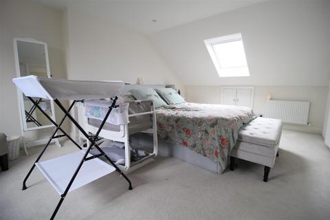 84 Sunnymede Avenue, Epsom, KT19 9TJ