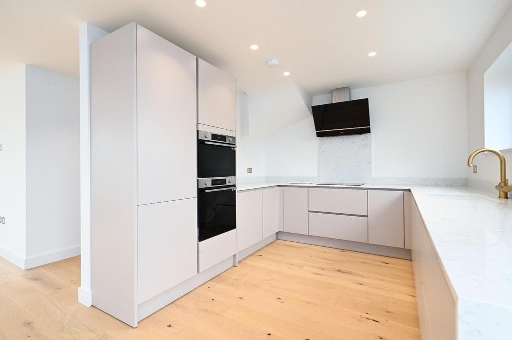 21b Holmes Avenue bn3 (26).jpg