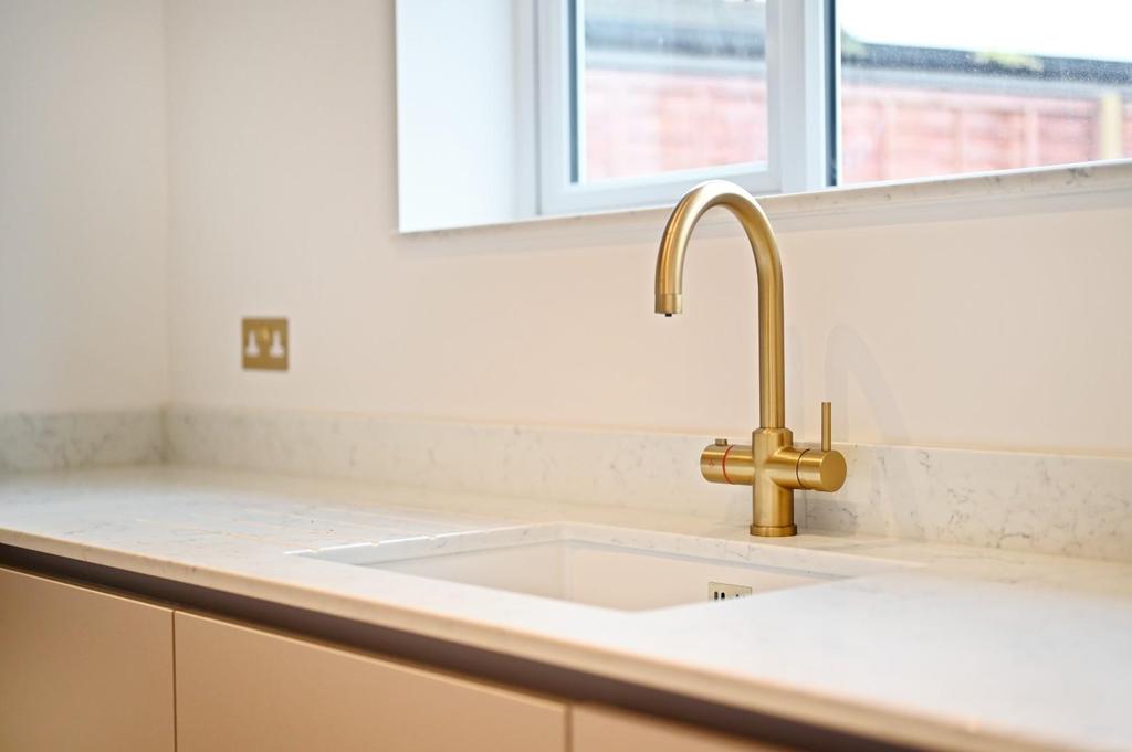 21b Holmes Avenue bn3 (33).jpg
