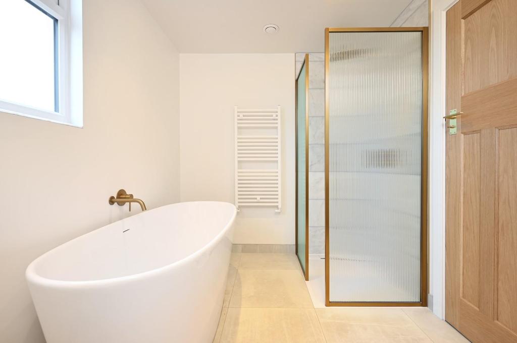 21b Holmes Avenue bn3 (17).jpg