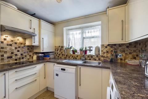 3 bedroom flat for sale, Walton Green, New Addington, Croydon