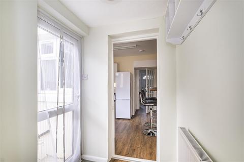 22 Beaconsfield Place, Epsom, KT17 4BD