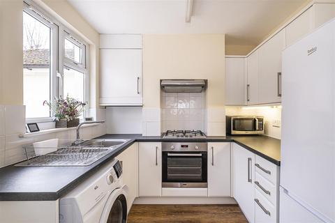 22 Beaconsfield Place, Epsom, KT17 4BD