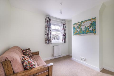 22 Beaconsfield Place, Epsom, KT17 4BD
