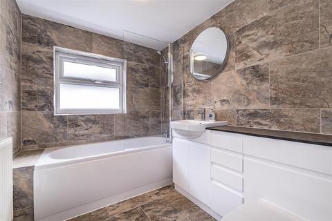 22 Beaconsfield Place, Epsom, KT17 4BD