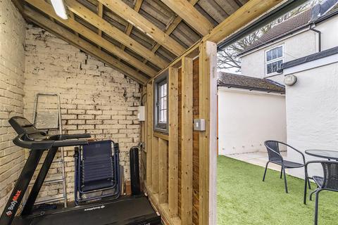 22 Beaconsfield Place, Epsom, KT17 4BD