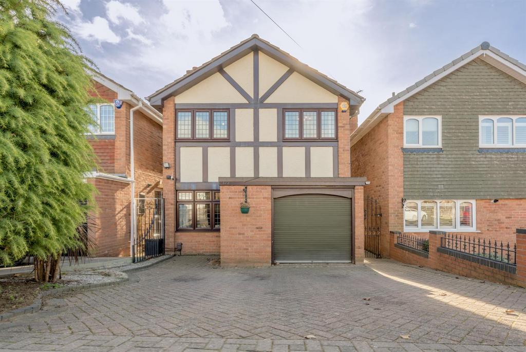 Lesley Drive, Kingswinford, DY6 8JD 4 bed detached house for sale £