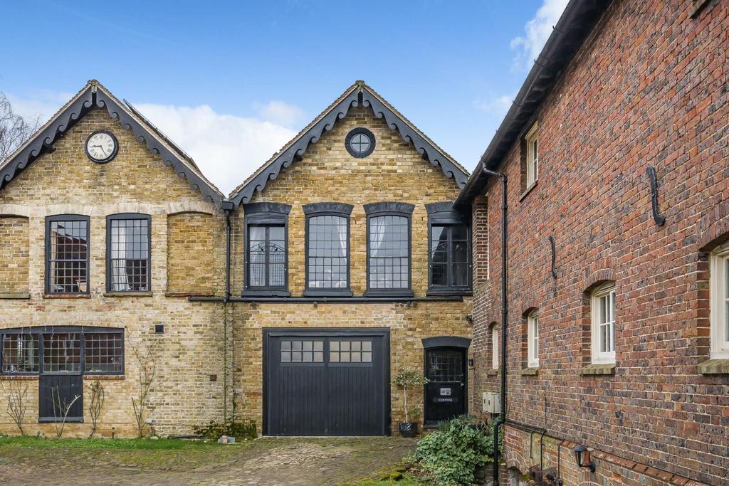 Court Lane, Hadlow, Tonbridge 3 bed cottage £775,000