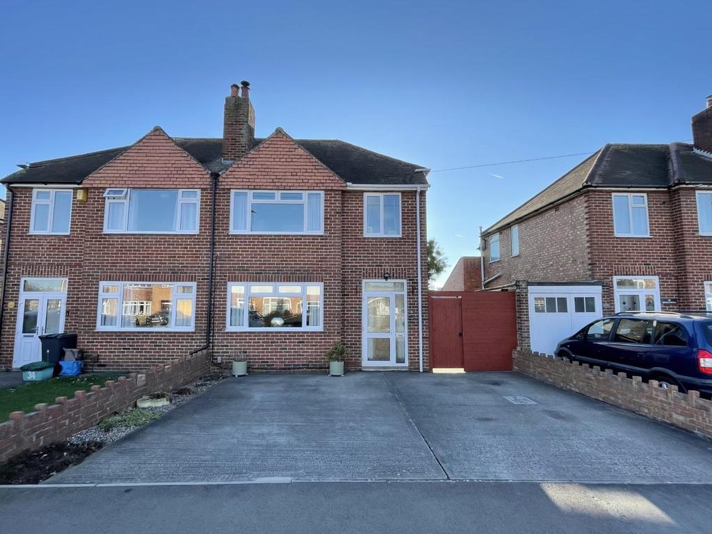 Dinglewell, Hucclecote, Gloucester 3 bed house £350,000