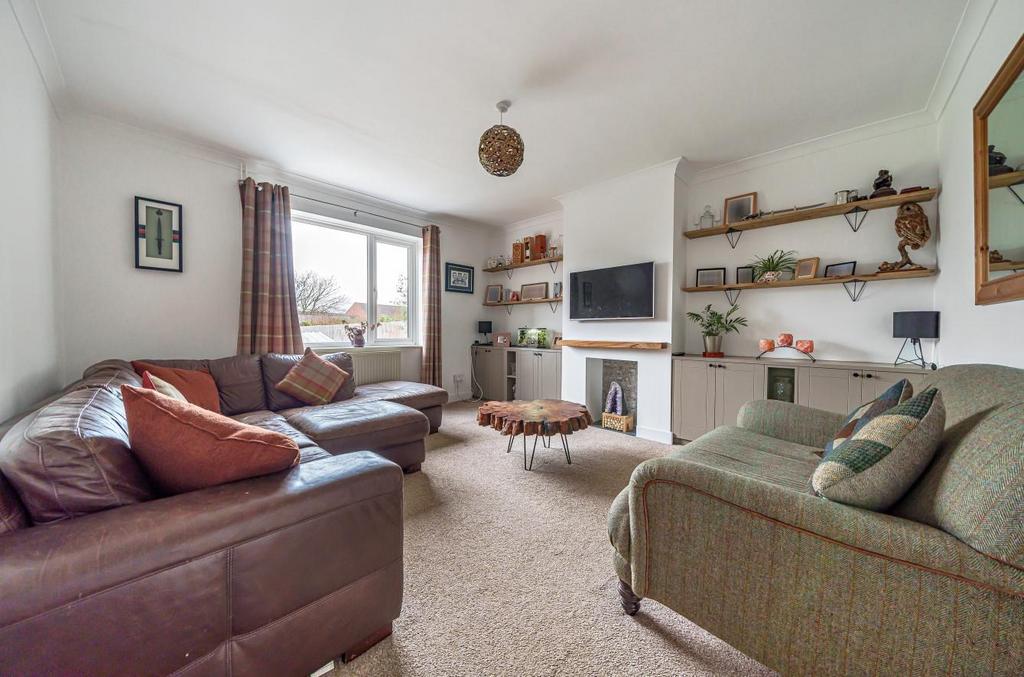 Nightingale Avenue, Eastleigh 3 bed house £350,000