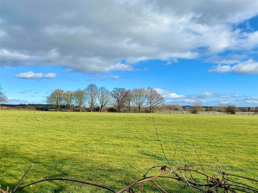 Gerard Road, Alcester 4 bed detached house £465,000