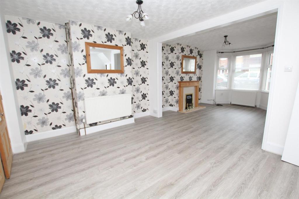 Sullivan Road, Coventry 2 bed end of terrace house £825 pcm (£190 pw)