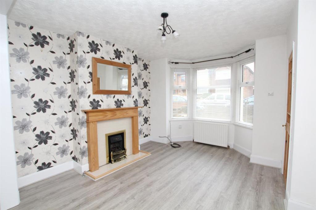 Sullivan Road, Coventry 2 bed end of terrace house £825 pcm (£190 pw)