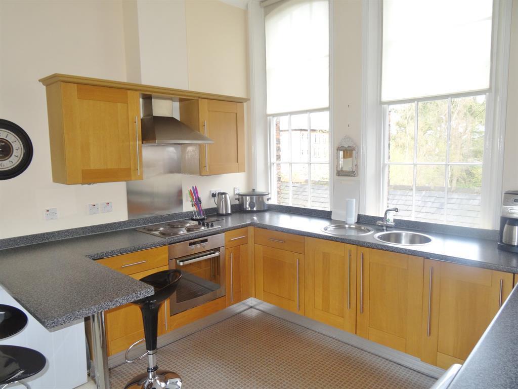 The Old College, Ripon, HG4 2TQ 3 bed apartment £825 pcm (£190 pw)
