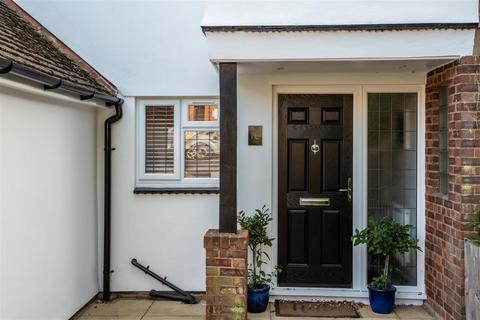 10 Bridge Hill, Epping, CM16 4ER