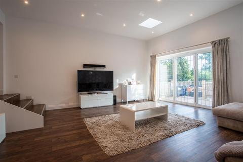 10 Bridge Hill, Epping, CM16 4ER